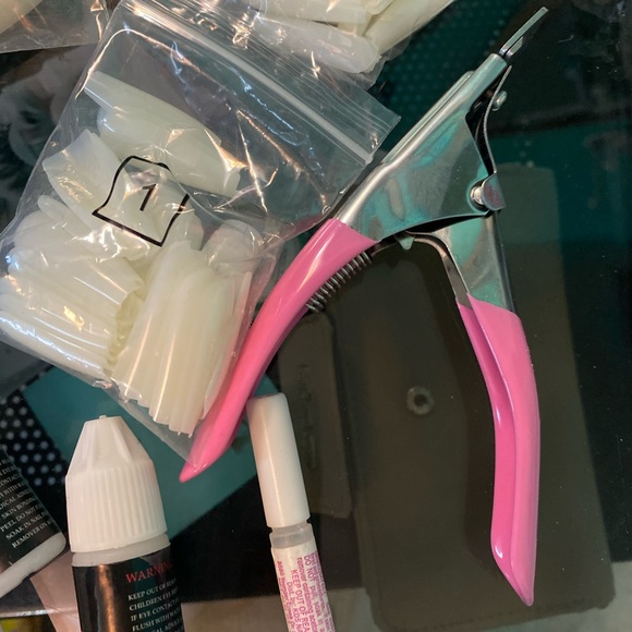 500PCS coffin nails + 4 glue + file and clippers - Picture 4 of 9